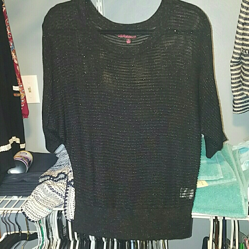 Black sparkly quarter sleeve top!! Large